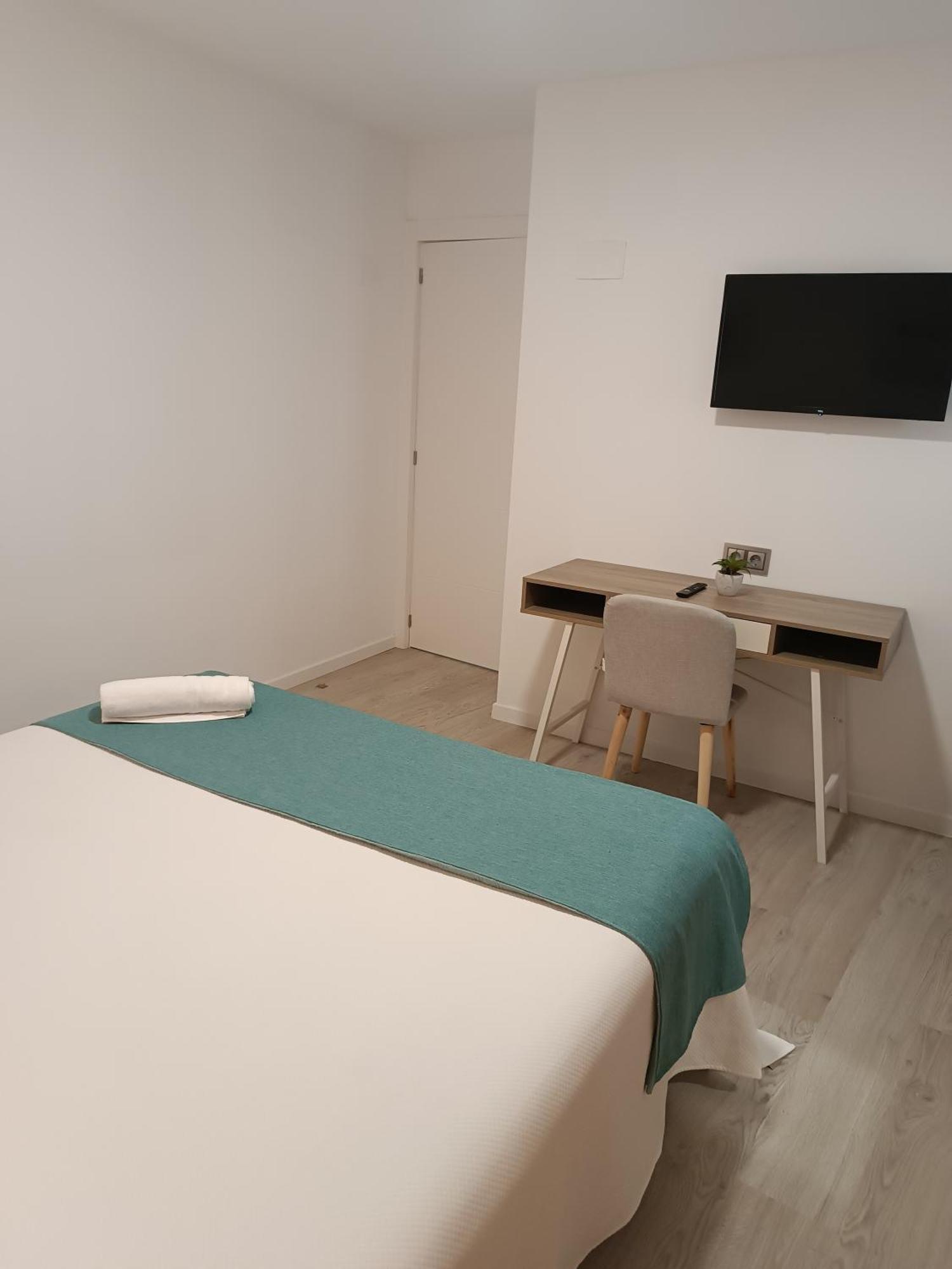 Turisticos Puerta Del Puente 1-3 Apartamento Ávila