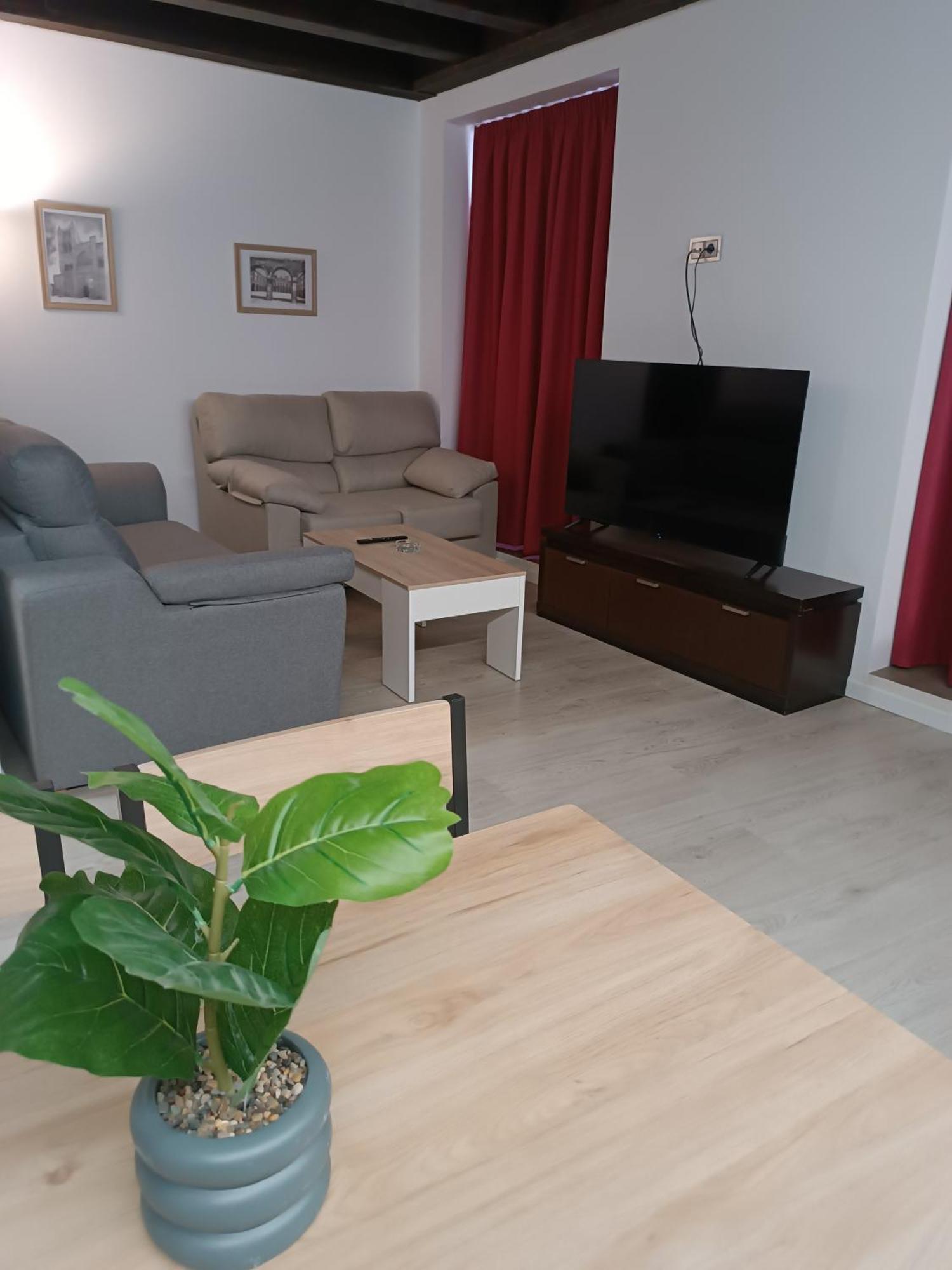 Apartamento Turisticos Puerta Del Puente 1-3 Ávila
